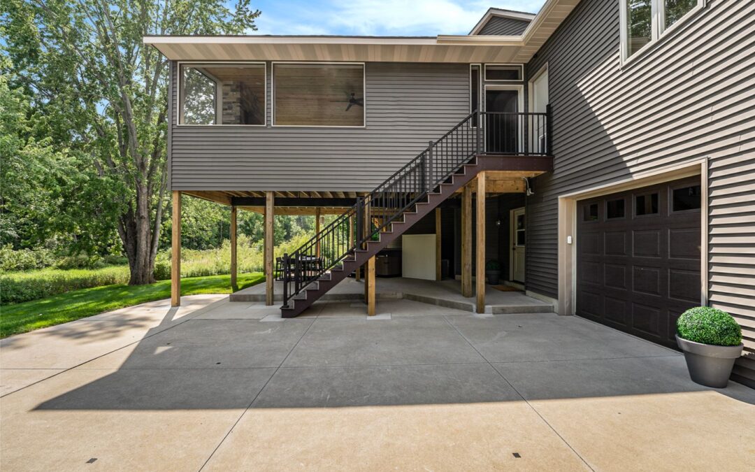 Byron Center covered outdoor retreat